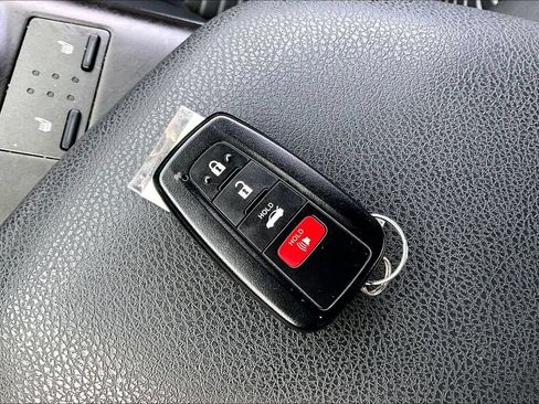 Used 2023 Toyota Camry SE w/ Cold Weather Package FWD image 11
