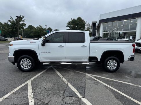 Used 2025 Chevrolet Silverado 3500 LT AWD/4WD image 2