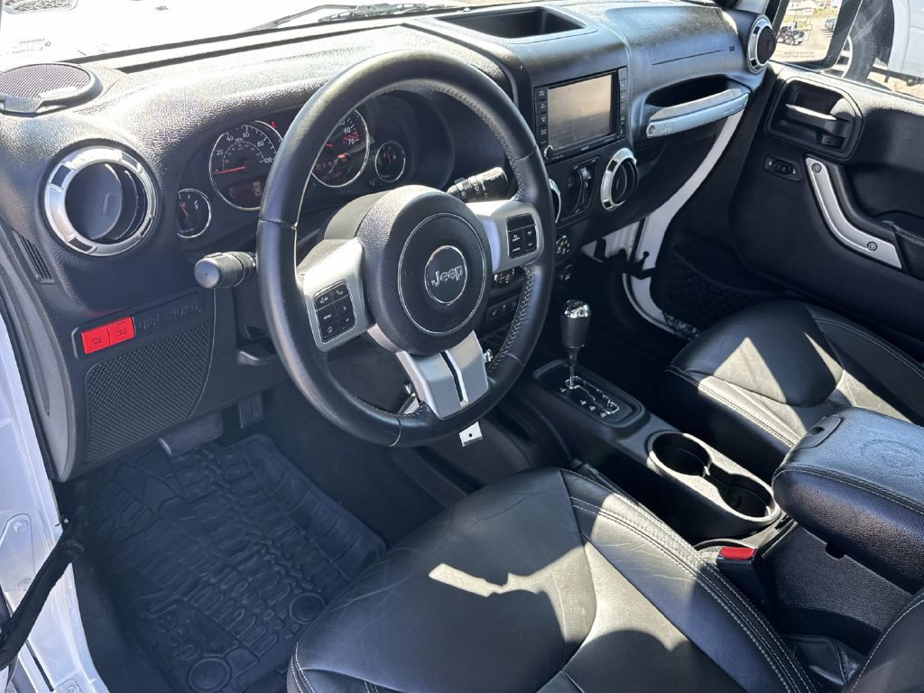 Used 2015 Jeep Wrangler Unlimited Rubicon AWD/4WD image 39