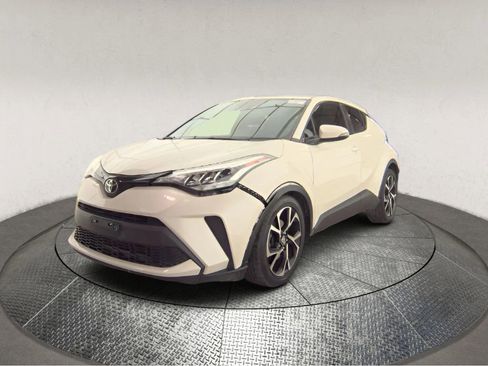Used 2021 Toyota C-HR XLE image 3