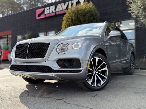 Used 2019 Bentley Bentayga image 2