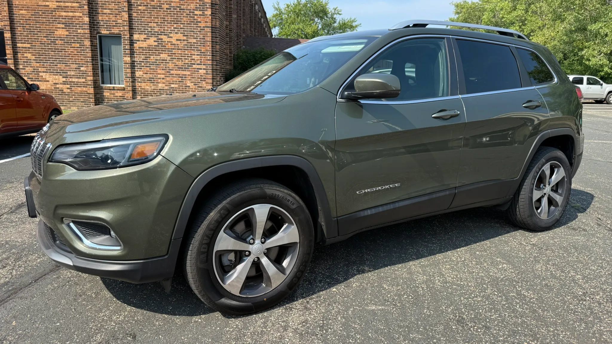Used 2020 Jeep Cherokee Limited AWD/4WD image 5