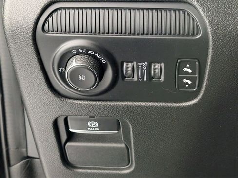 Used 2022 Jeep Wagoneer Series III w/ Rear Seat Video Group 1 image 15