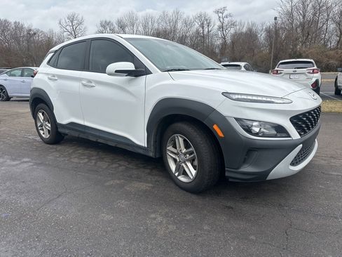 Used 2022 Hyundai Kona SE image 2