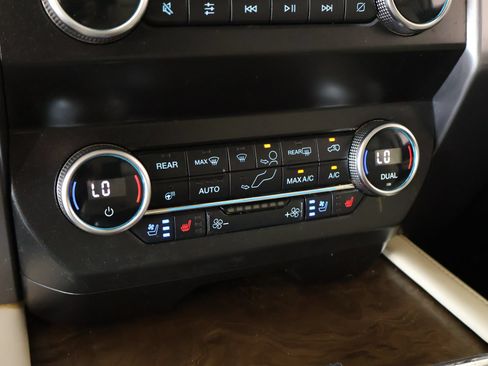 Used 2019 Ford Expedition Platinum AWD/4WD image 8
