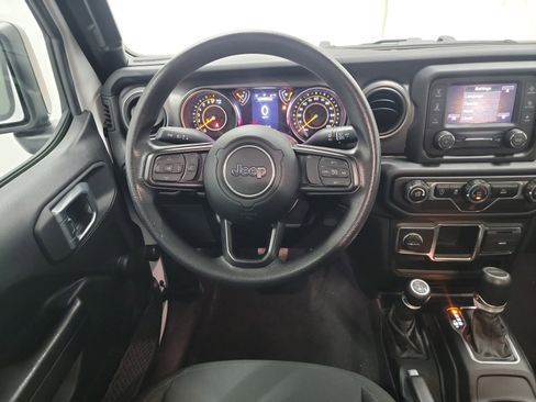 Used 2021 Jeep Gladiator Sport image 16