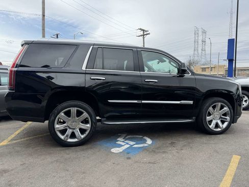 Used 2017 Cadillac Escalade Luxury image 4
