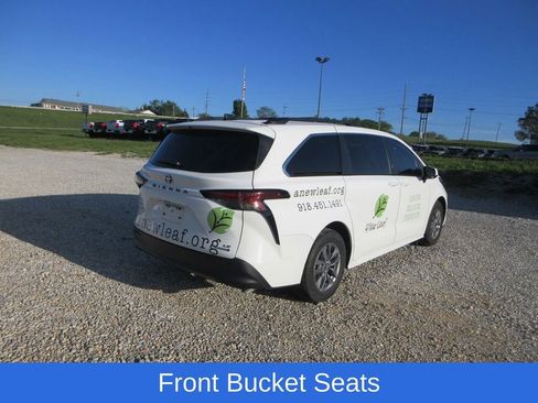 Used 2022 Toyota Sienna LE FWD image 3