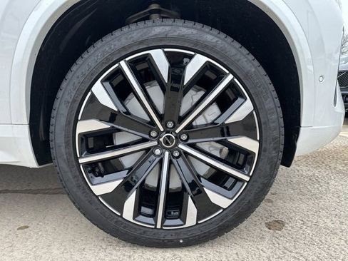 New 2026 Volvo XC90 B6 Plus w/ Protection Package Premier image 9