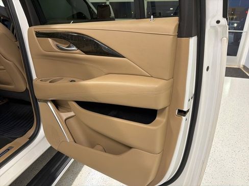 Used 2019 Cadillac Escalade ESV Platinum image 52