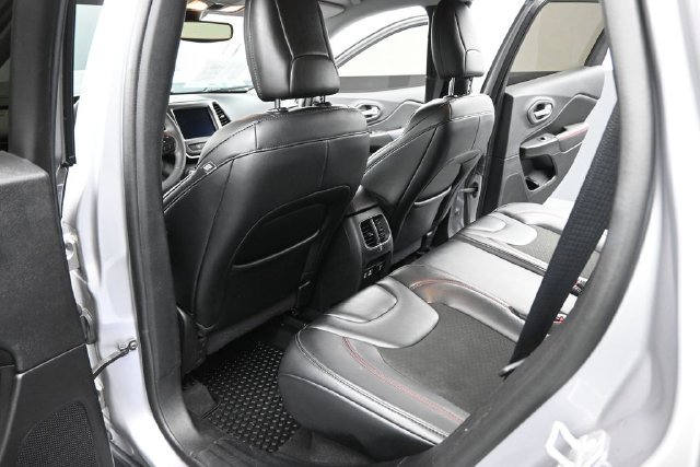 Used 2021 Jeep Cherokee Trailhawk w/ Trailer Tow Group AWD/4WD image 13
