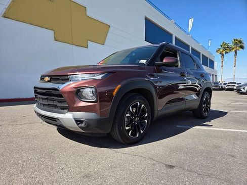 Used 2022 Chevrolet TrailBlazer LT image 2