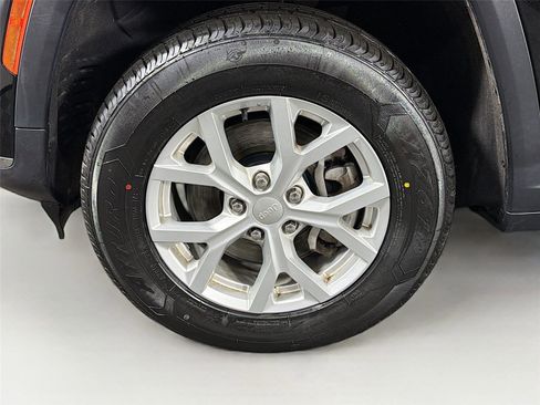 Used 2023 Jeep Grand Cherokee L Limited w/ Trailer Tow Group (B) image 32