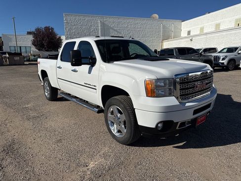 Used 2014 GMC Sierra 2500 Denali w/ Suspension Package, Off-Road image 3