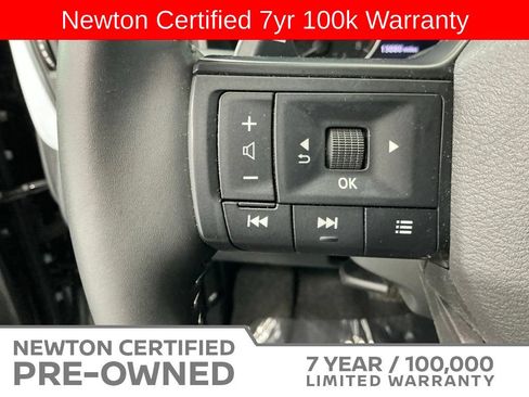 Used 2025 Nissan Rogue SV FWD image 29