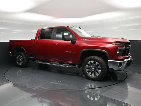Used 2024 Chevrolet Silverado 3500 LT w/ Convenience Package AWD/4WD image 3