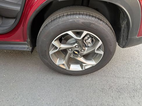 Used 2025 Chevrolet Trax LT w/ LT Convenience Package FWD image 24