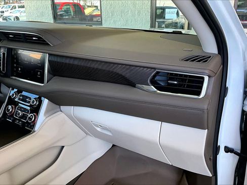 Used 2024 GMC Yukon Denali image 18