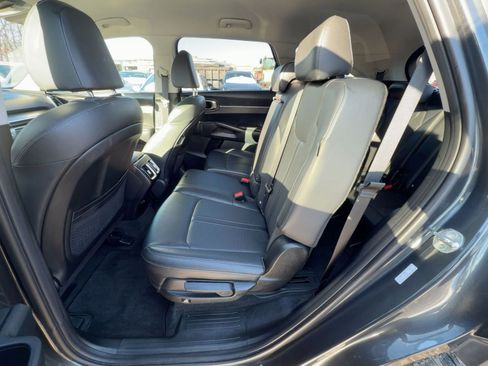 Used 2024 Kia Sorento S image 24