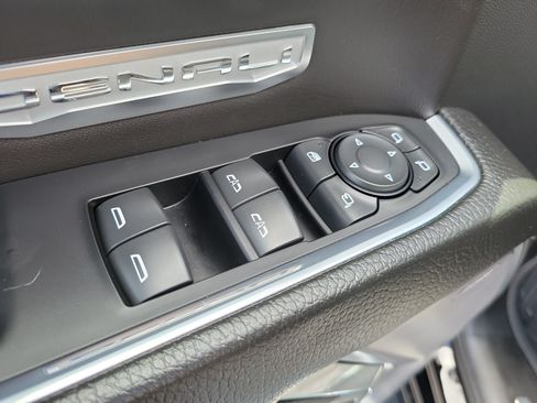 Used 2022 GMC Sierra 1500 Denali AWD/4WD image 19