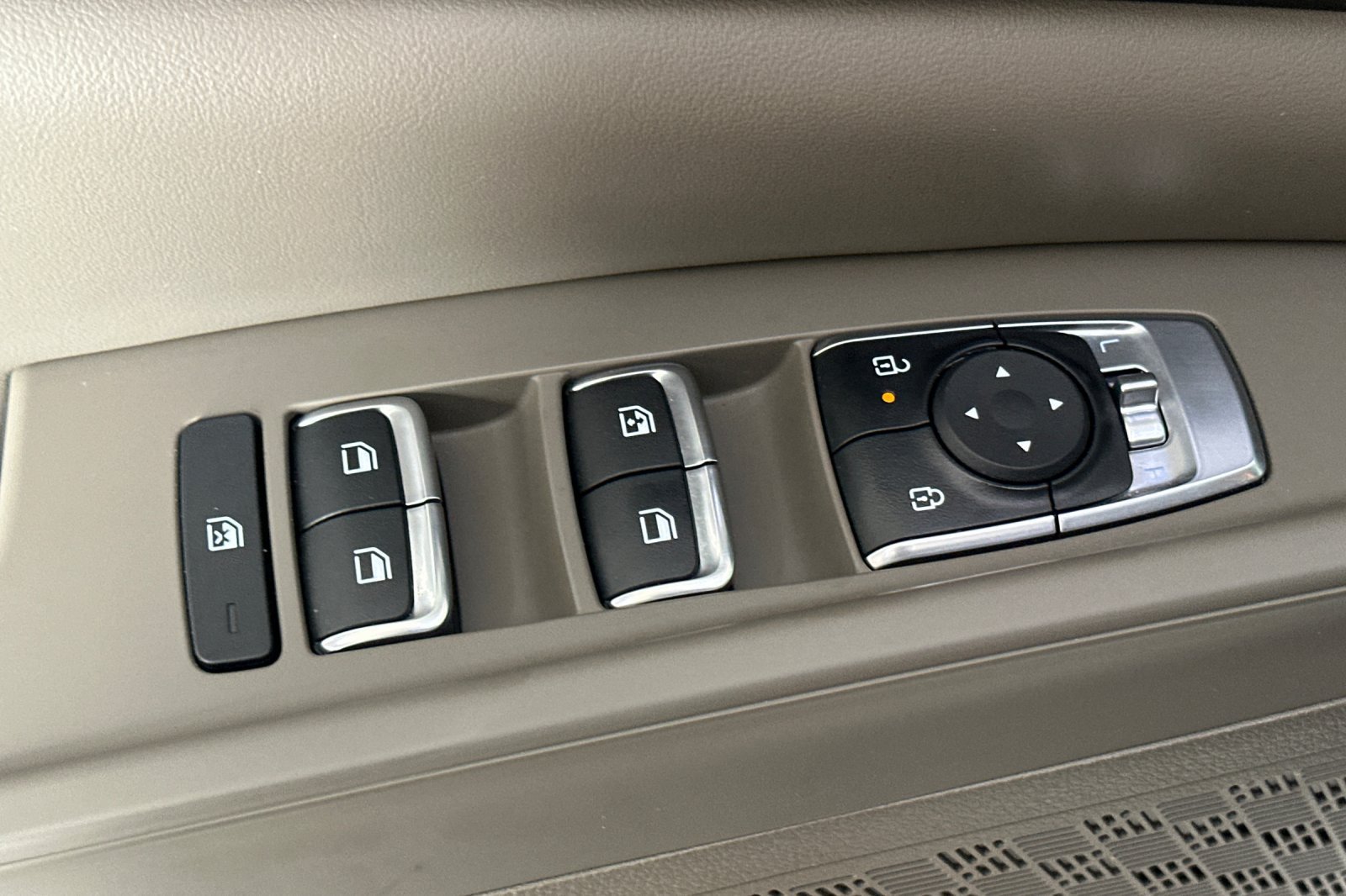 Used 2026 Kia Carnival LXS FWD image 12