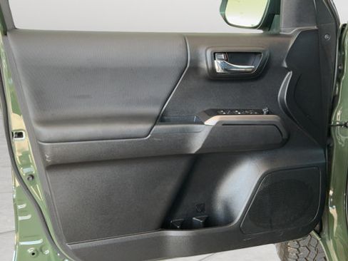 Used 2021 Toyota Tacoma TRD Off-Road AWD/4WD image 18