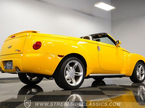 Used 2004 Chevrolet SSR w/ Preferred Equipment Group RWD image 28