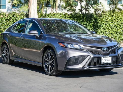 Used 2023 Toyota Camry SE FWD image 5