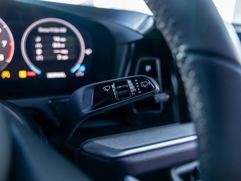 Used 2025 Porsche Cayenne S image 31