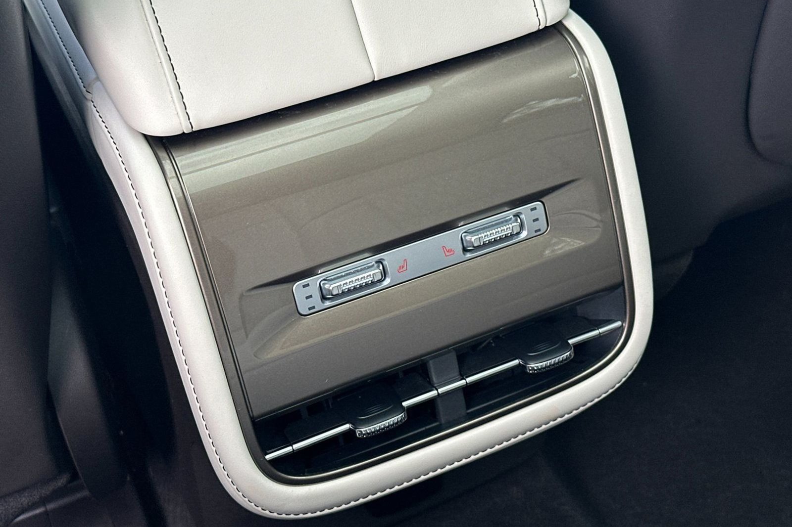 Used 2024 Lincoln Nautilus Black Label AWD/4WD image 16