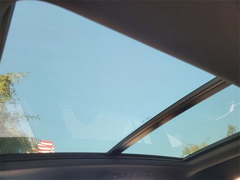 Used 2023 Volkswagen Tiguan SE R-Line image 6