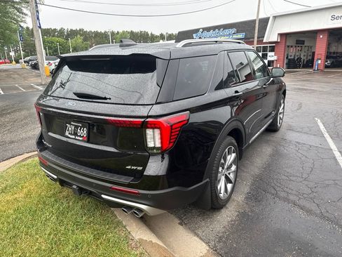 Used 2025 Ford Explorer Platinum w/ Ultimate Package AWD/4WD image 2