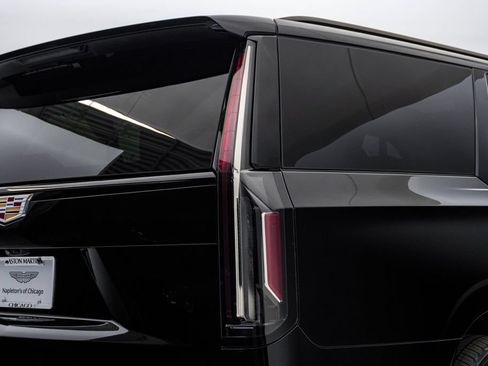 Used 2022 Cadillac Escalade ESV Sport w/ Touring Package AWD/4WD image 13