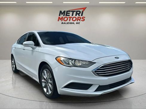 Used 2017 Ford Fusion SE image 8