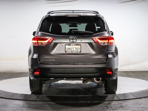 Certified 2019 Toyota Highlander Plus w/ Carpet Mat Package (TMS) FWD image 4
