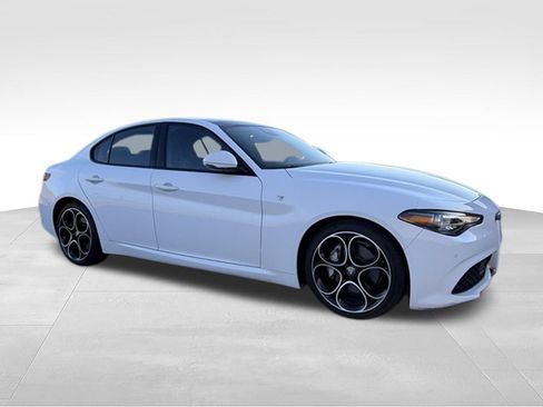 Used 2023 Alfa Romeo Giulia Ti RWD image 6