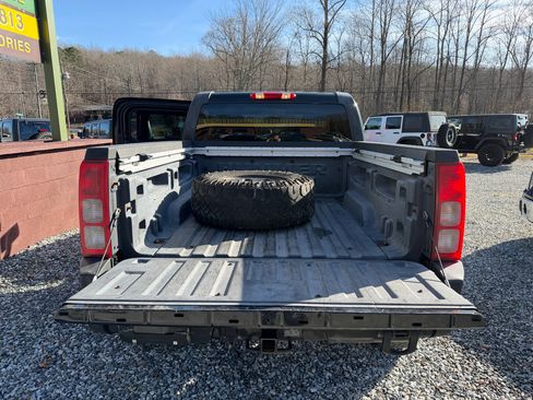 Used 2009 HUMMER H3T Adventure image 12