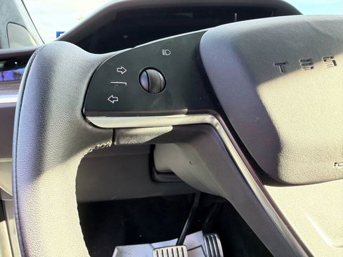 Used 2022 Tesla Model X image 15