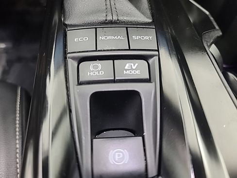 Used 2025 Toyota Camry SE FWD image 36