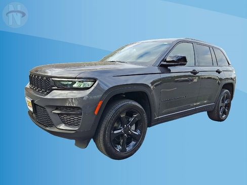 Used 2024 Jeep Grand Cherokee Altitude image 10