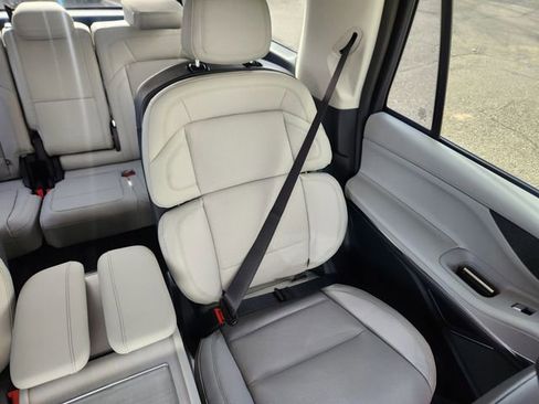 New 2026 Lincoln Navigator Reserve image 15