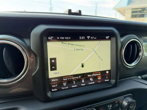 Used 2019 Jeep Wrangler Unlimited Sahara AWD/4WD image 39