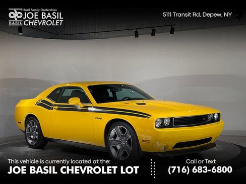Used 2012 Dodge Challenger R/T RWD image 1