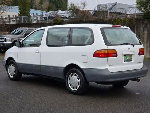 Used 1998 Toyota Sienna CE image 5