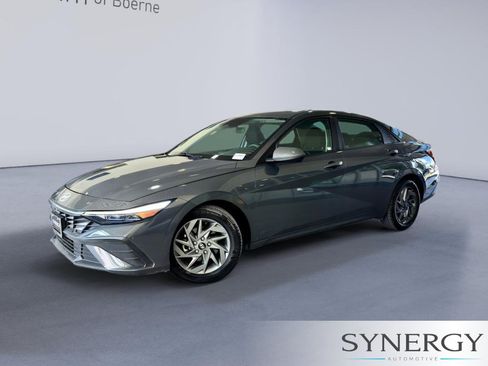 Used 2024 Hyundai Elantra SEL FWD image 1