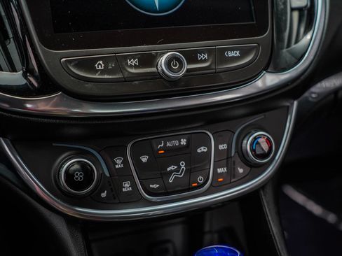 Used 2018 Chevrolet Volt Premier w/ Driver Confidence Package FWD image 21