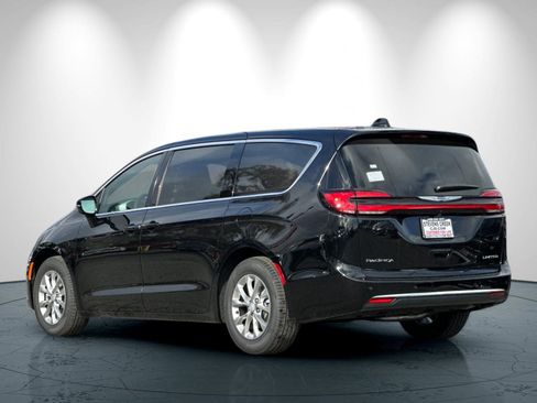 New 2026 Chrysler Pacifica Limited image 6