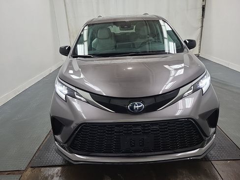 Used 2022 Toyota Sienna XSE AWD/4WD image 7
