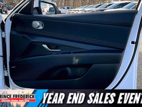 Used 2025 Hyundai Elantra Limited image 22