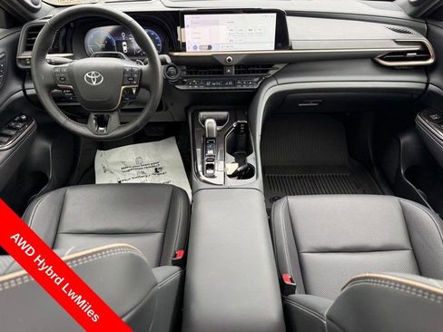 Used 2025 Toyota Crown Platinum AWD/4WD image 13